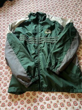 EUC Reebok NFL Team Apparel Green Bay Packers Windbreaker jacket size XL